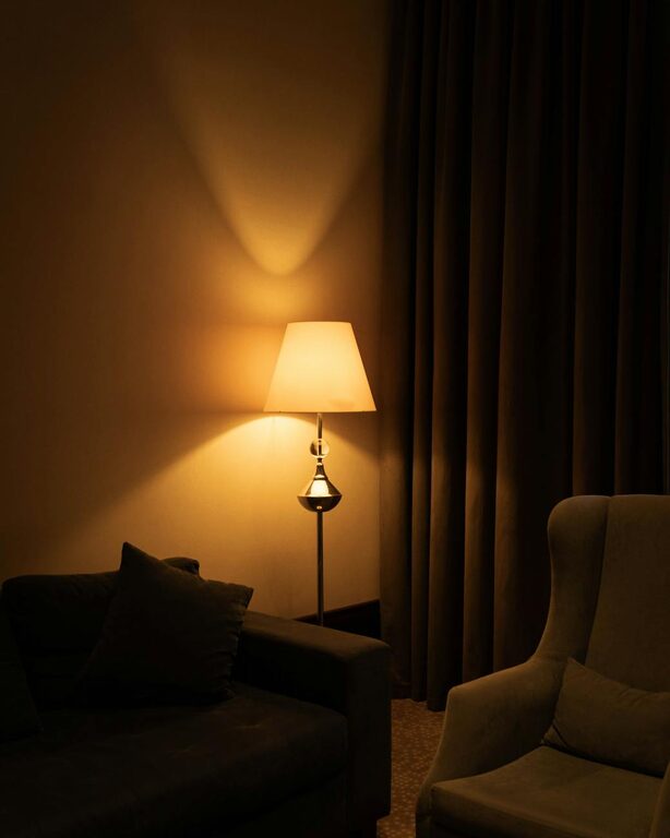 Simple Tips for Creating a Cosy and Inviting Living Room Atmosphere